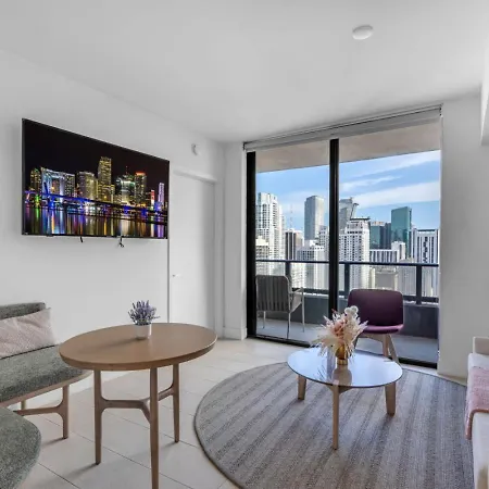 Bright And Breezy 1 Bed Unit With Water And City Views